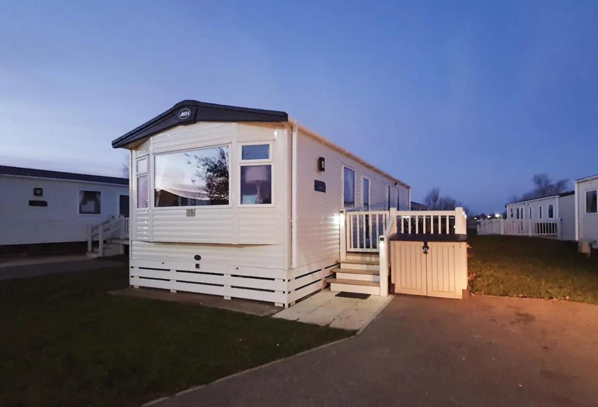 15 Kestrel Close Hot Tub Retreat Tattershall Exterior foto