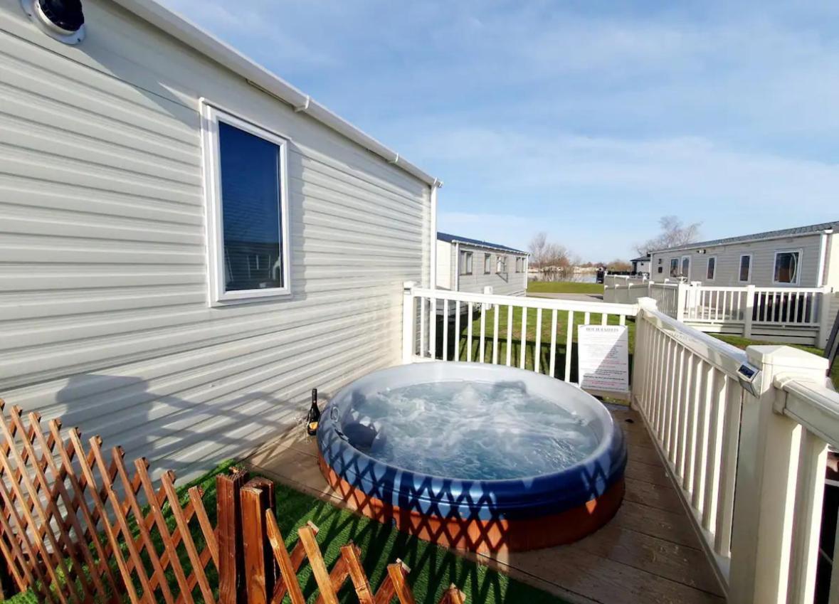 15 Kestrel Close Hot Tub Retreat Tattershall Exterior foto